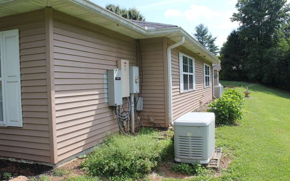 56 W Vineyard Ln, Hayesville, NC 28904